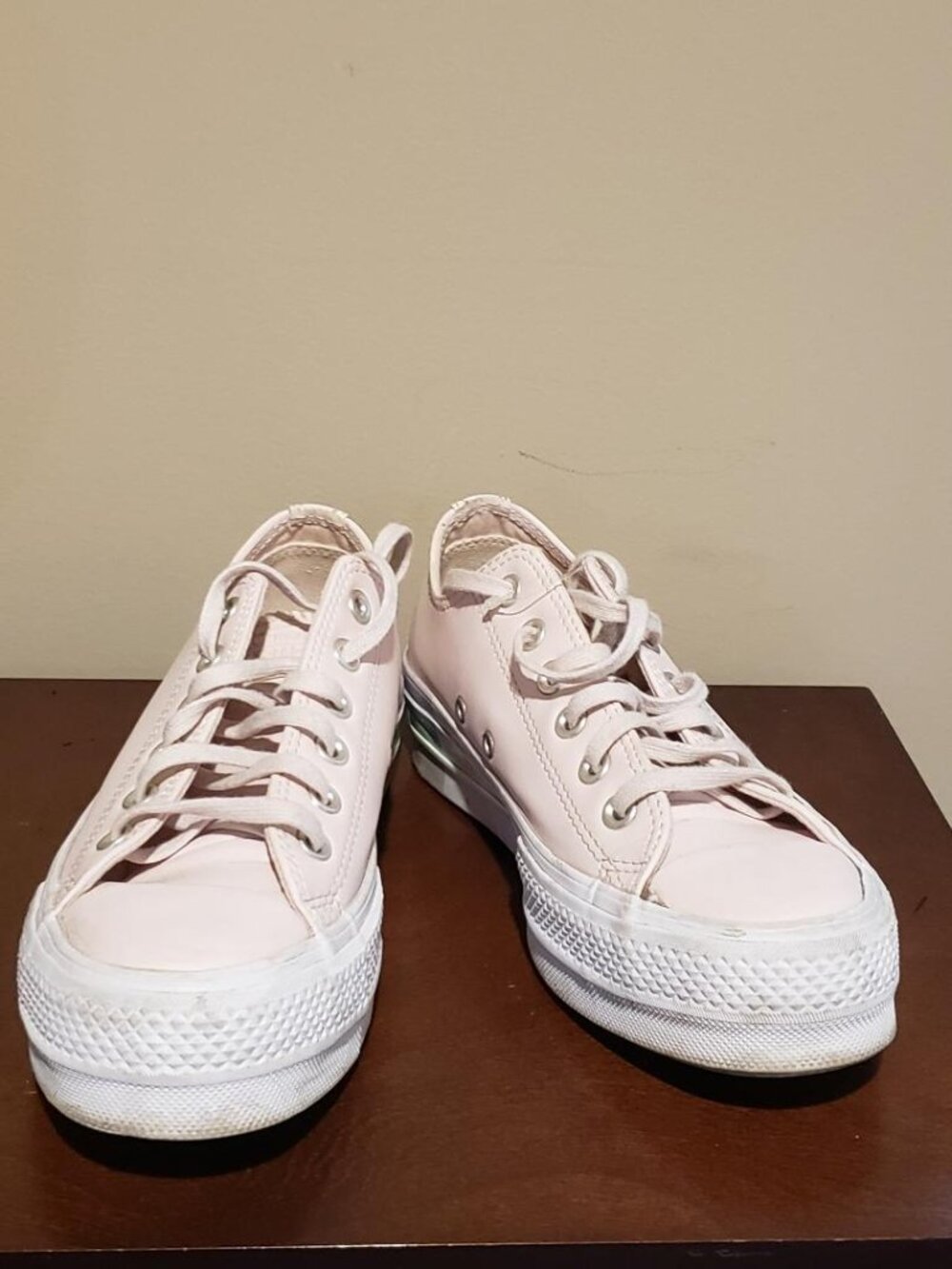 Women's 7.5 Converse Light Pink Platform Sneakers w/ Multicolored sole
